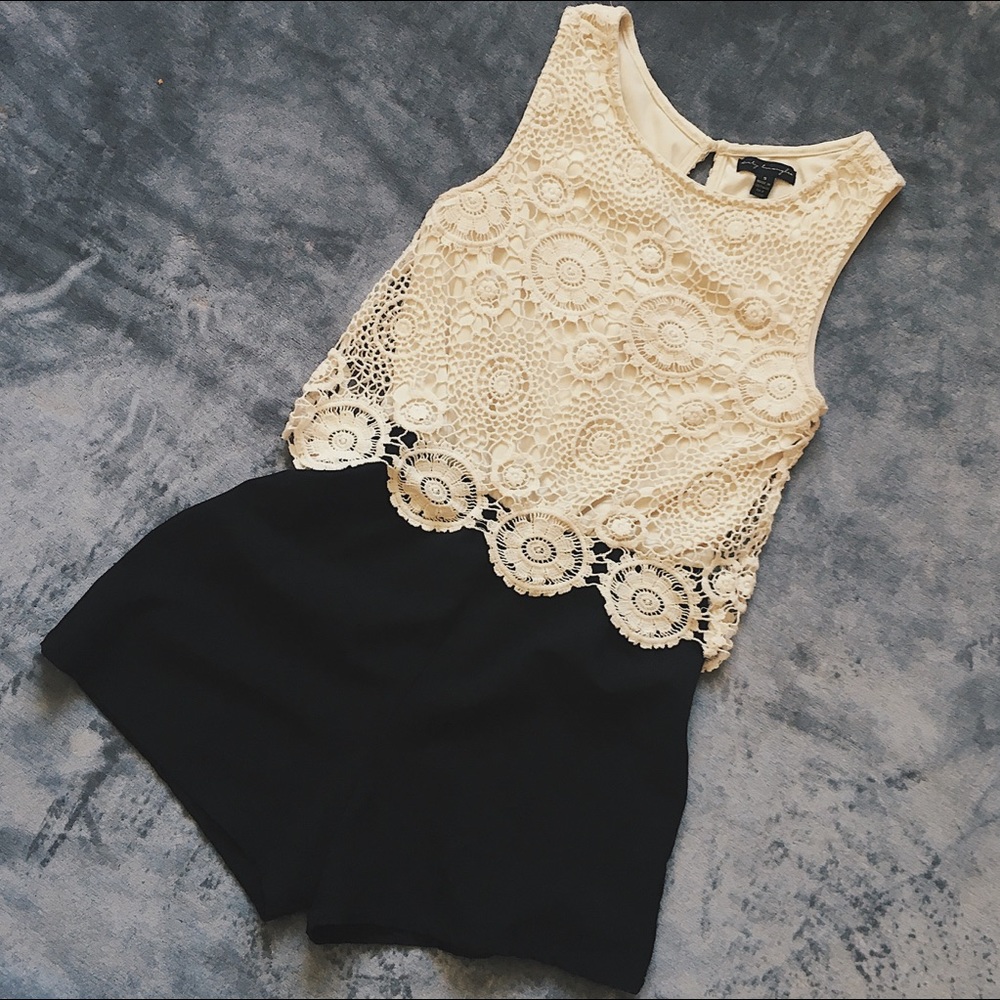 🗝 HOST PICK 🗝 Cream Lace Romper